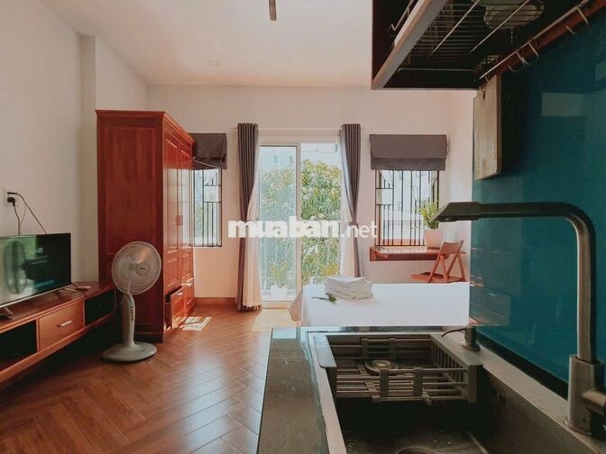 Cho thuê căn hộ 35m2, có ban công, ngay cầu rồng, gần biển Mỹ Khê