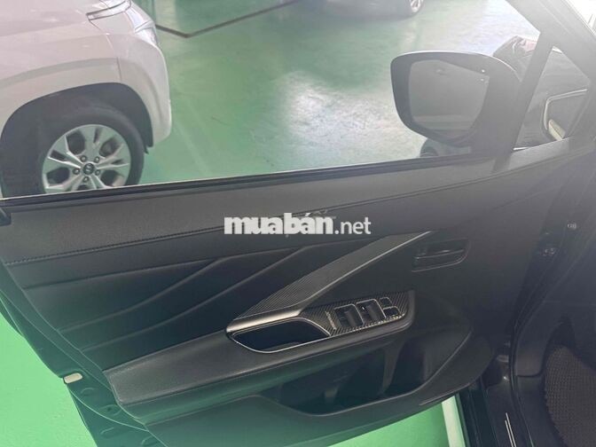 Mitsubishi Xpander 7 chỗ màu Đen