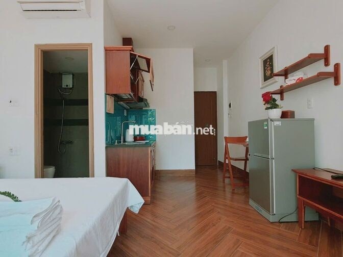 Cho thuê căn hộ 35m2, có ban công, ngay cầu rồng, gần biển Mỹ Khê