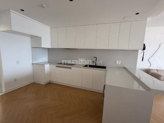 Bán Gấp Căn Hộ Hùng Vương Plaza Q.5 - 130m², 3PN, 3WC - Sổ Hồng Riêng