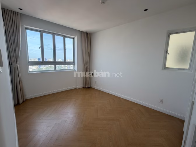 Bán Gấp Căn Hộ Hùng Vương Plaza Q.5 - 130m², 3PN, 3WC - Sổ Hồng Riêng