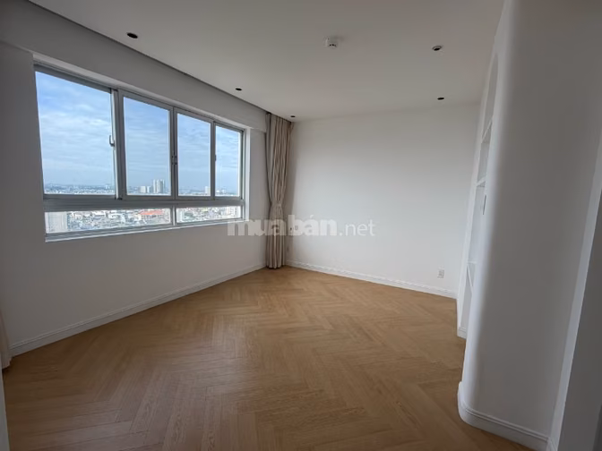 Bán Gấp Căn Hộ Hùng Vương Plaza Q.5 - 130m², 3PN, 3WC - Sổ Hồng Riêng
