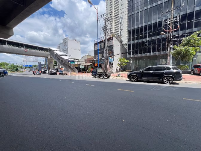 ✨ TOÀ NHÀ VĂN PHÒNG NGAY TRƯỚC MẶT CỔNG GA METRO THẢO ĐIỀN!!!