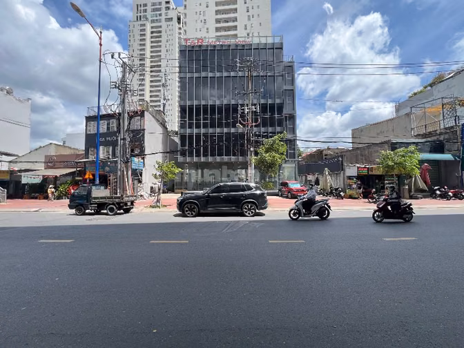 ✨ TOÀ NHÀ VĂN PHÒNG NGAY TRƯỚC MẶT CỔNG GA METRO THẢO ĐIỀN!!!