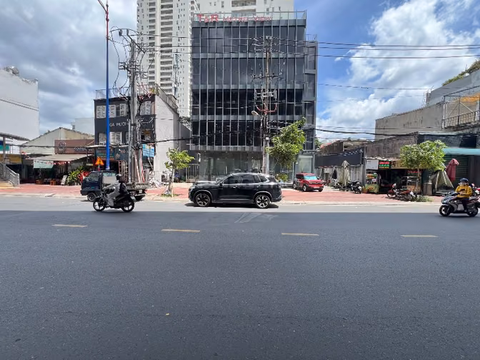 ✨ TOÀ NHÀ VĂN PHÒNG NGAY TRƯỚC MẶT CỔNG GA METRO THẢO ĐIỀN!!!