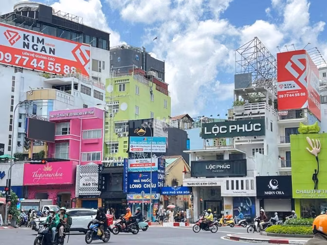 Cho Thuê Nhà Góc 2MT 4-6 Cách Mạng Tháng 8 -Ngay Ngã 6 Phù Đổng - 8x20