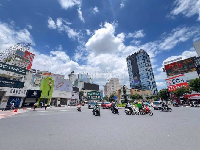 Cho Thuê Nhà Góc 2MT 4-6 Cách Mạng Tháng 8 -Ngay Ngã 6 Phù Đổng - 8x20