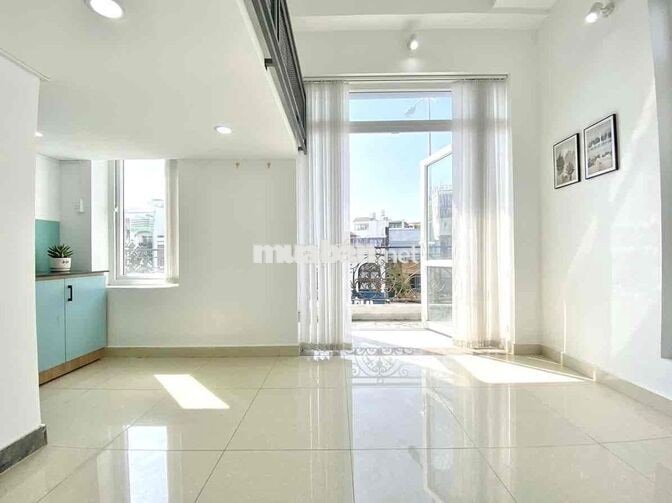 Phòng Gác cao-Ban công-2 cửa sổ siêu thoáng-Mặt tiền-Khu VIP Cityland