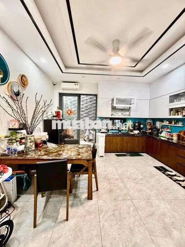 Cho thuê nhà full thất đg số 28 cách Aeon mall vài bước chân 5*20