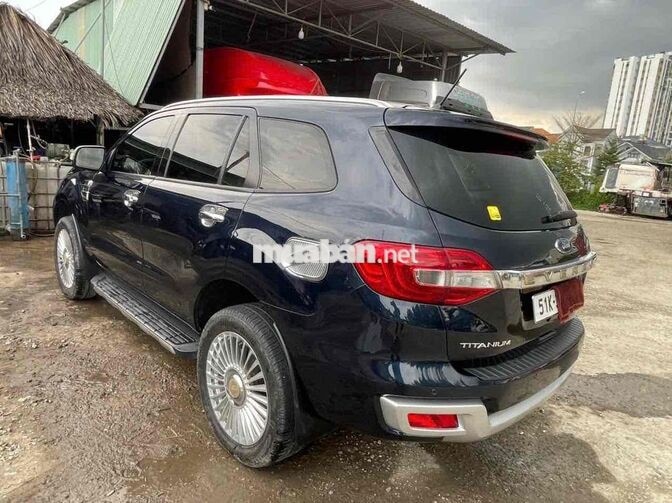 Ford Everest Platinum 2022 4X4 Xanh đen