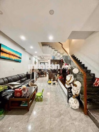 Cho thuê nhà full thất đg số 28 cách Aeon mall vài bước chân 5*20