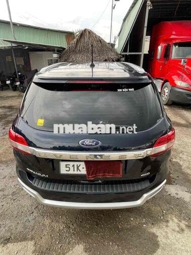 Ford Everest Platinum 2022 4X4 Xanh đen