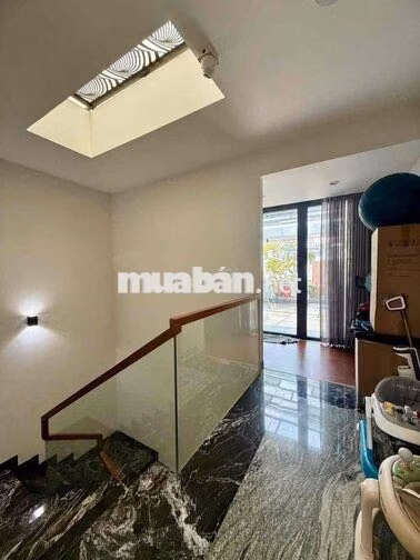 Cho thuê nhà full thất đg số 28 cách Aeon mall vài bước chân 5*20