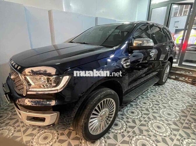Ford Everest Platinum 2022 4X4 Xanh đen