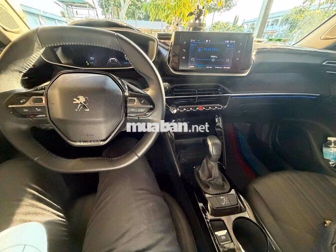 Peugeot 2008 GT Line 2024 Đen Tự động 26.000 km