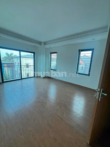 Cho thuê nguyên căn hộ 5tầng x35m2 có thang máy
