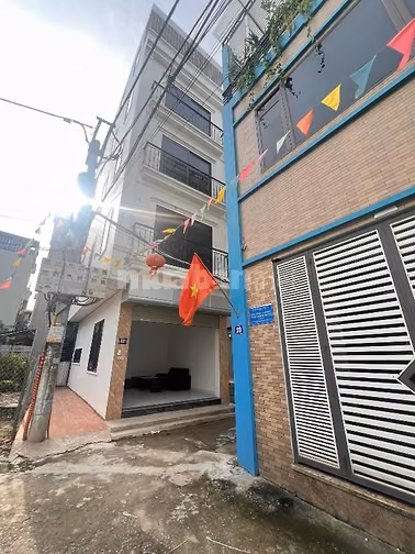 Cho thuê nguyên căn hộ 5tầng x35m2 có thang máy