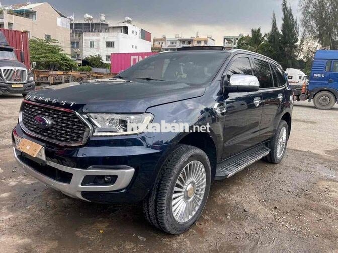 Ford Everest Platinum 2022 4X4 Xanh đen