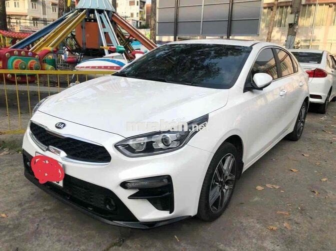 Kia Cerato 5 chỗ màu Trắng