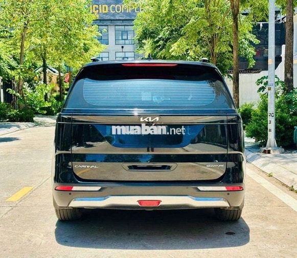 Kia Carnival Signature sản xuất 2023
