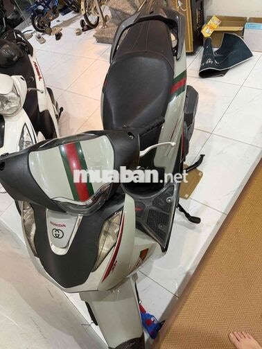 Honda SH160i ABS đi cực ít