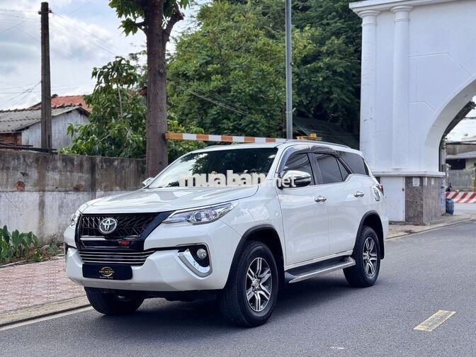 Toyota Fortuner 2017 Dầu Số sàn 14000 km Trắng