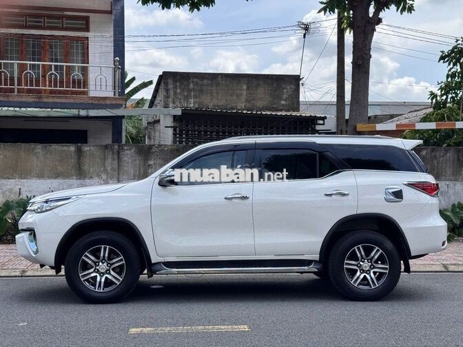 Toyota Fortuner 2017 Dầu Số sàn 14000 km Trắng
