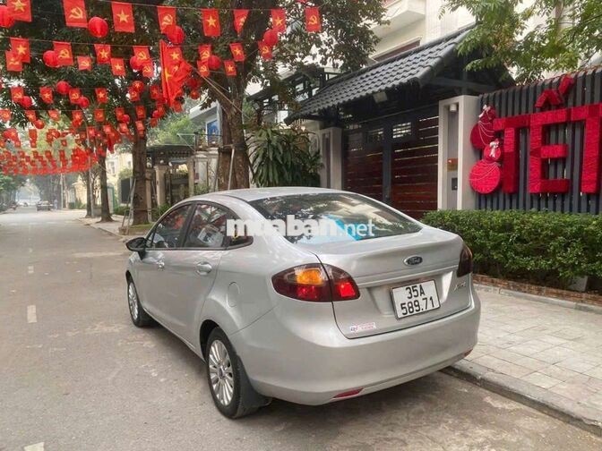 Ford Fiesta 2011 Bạc