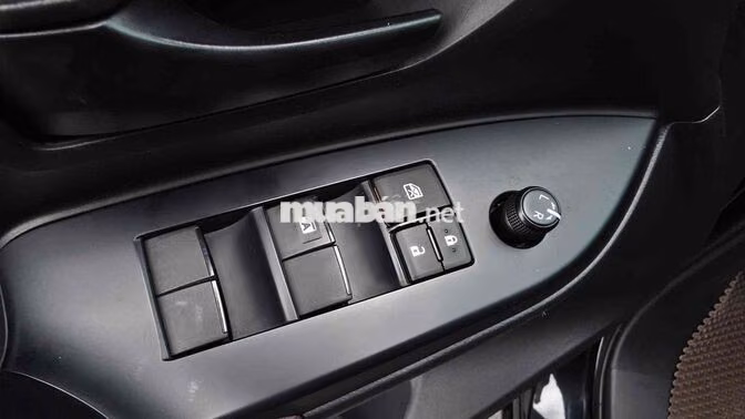 Toyota Innova 2021 2.0 MT Số sàn Đen