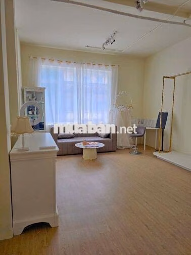 Spa - nha khoa MT 69 Trần Đình Xu, Q1. Dt: 12x22m, Kc: trệt 2 lầu