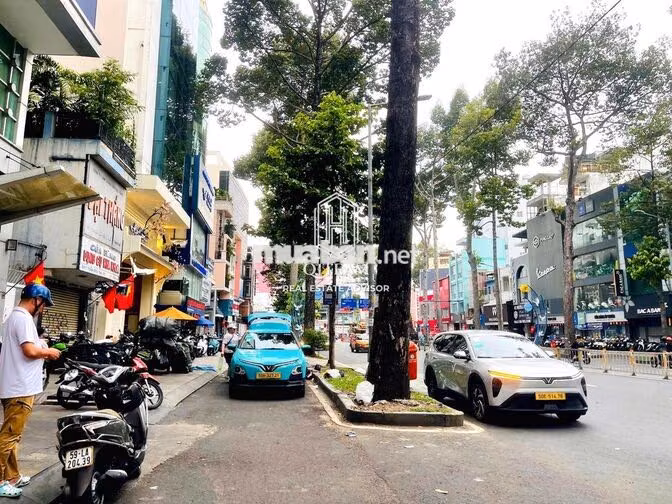 Nguyên căn MT Trần Hưng Đạo, Q1. Dt: 5x18m, Kc: trệt lửng 5 lầu