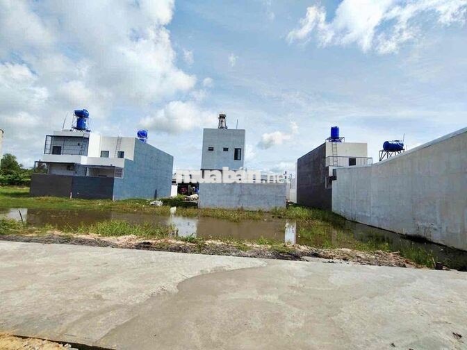 chú 7 cần bán nhanh lô đất 100m2 thổ cư TT Đức Hoà-TL10 - Bình chánh