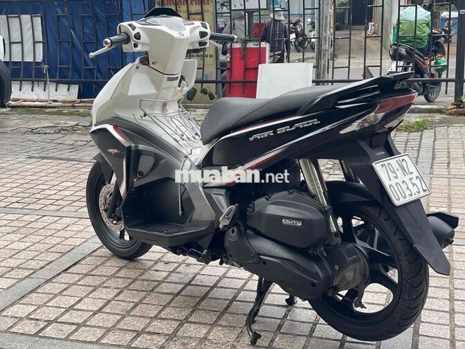 Air Blade 125 2016 trả trc 12tr2 nhận xe. bảo hanh