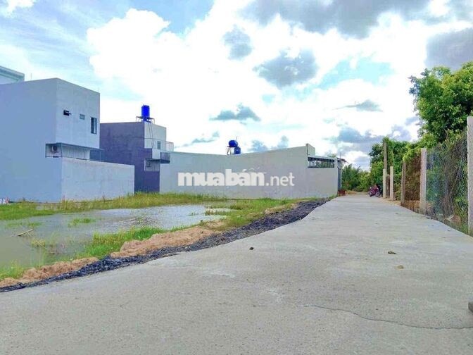 chú 7 cần bán nhanh lô đất 100m2 thổ cư TT Đức Hoà-TL10 - Bình chánh
