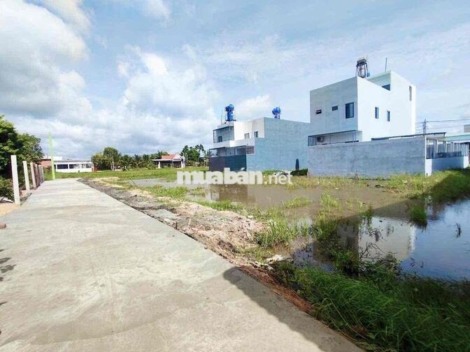 chú 7 cần bán nhanh lô đất 100m2 thổ cư TT Đức Hoà-TL10 - Bình chánh