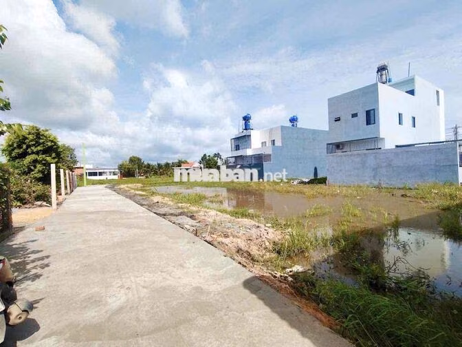 chú 7 cần bán nhanh lô đất 100m2 thổ cư TT Đức Hoà-TL10 - Bình chánh