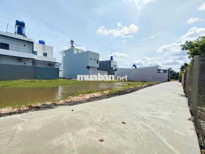 chú 7 cần bán nhanh lô đất 100m2 thổ cư TT Đức Hoà-TL10 - Bình chánh