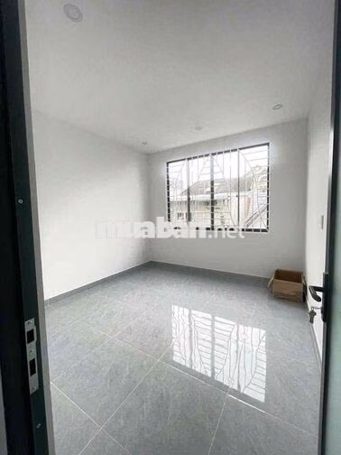 Nhà nguyên căn, 3 phòng ngủ hẻm xe hơi, đường Lê Văn Lương