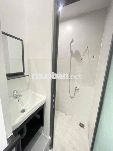 Nhà nguyên căn, 3 phòng ngủ hẻm xe hơi, đường Lê Văn Lương