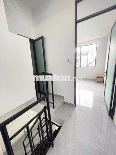 Nhà nguyên căn, 3 phòng ngủ hẻm xe hơi, đường Lê Văn Lương