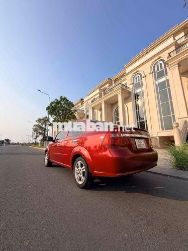 Chevrolet Aveo Sedan Đỏ