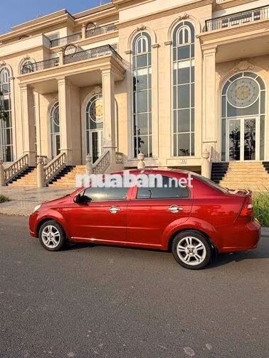 Chevrolet Aveo Sedan Đỏ