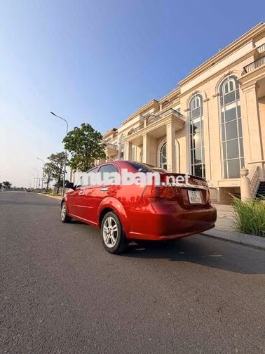 Chevrolet Aveo Sedan Đỏ