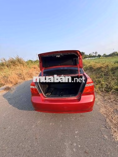 Chevrolet Aveo Sedan Đỏ