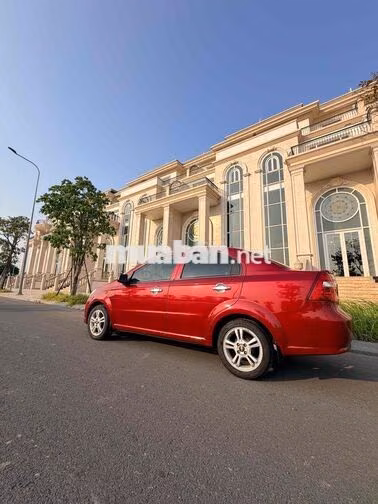 Chevrolet Aveo Sedan Đỏ