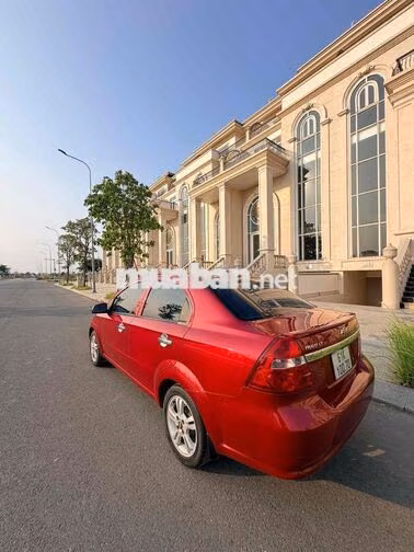 Chevrolet Aveo Sedan Đỏ