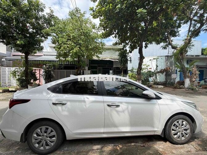 Hyundai Accent 2021 Trắng 5 chỗ