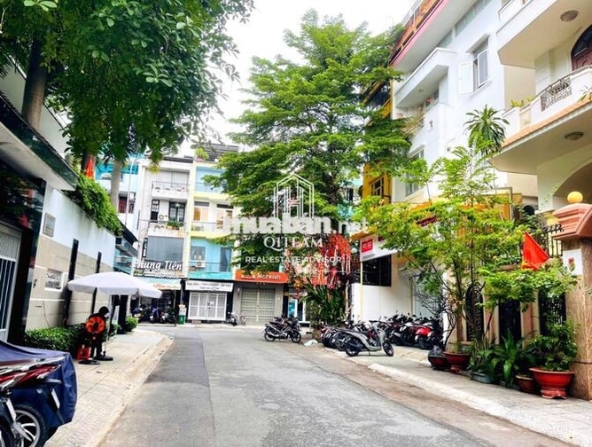 Showrroo spa MT 7 Hoa Mai, PN. Dt: 8x16m, Kc: trệt 3 lầu, Gía: 75tr