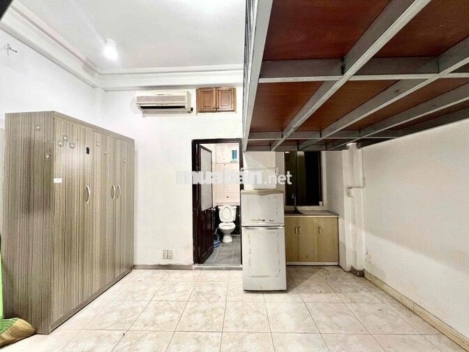 Cho Thuê Căn Hộ Gác Full Nội Thất Rộng 30m2 Ngay Nhà Hát Hoà Bình