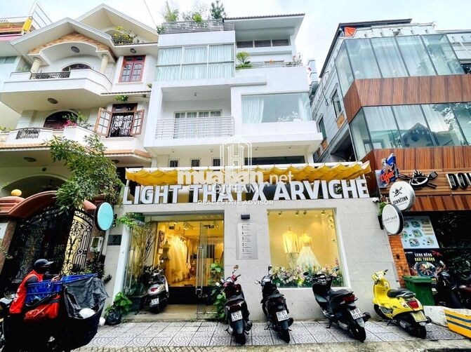 Showrroo spa MT 7 Hoa Mai, PN. Dt: 8x16m, Kc: trệt 3 lầu, Gía: 75tr